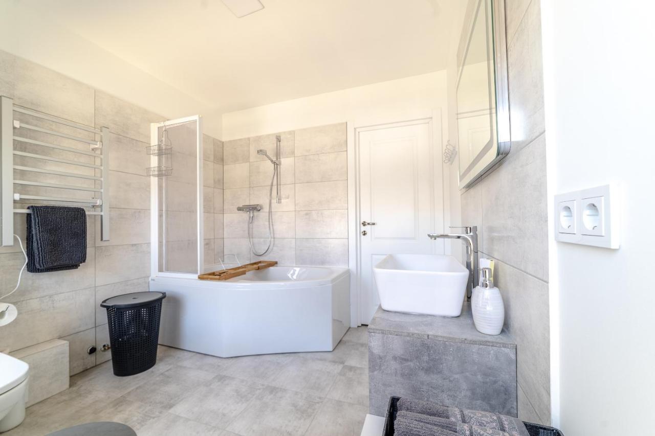Apartamentai Muzika Silute Luaran gambar